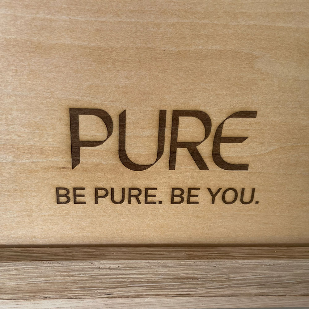 PURE Firmenschild graviert